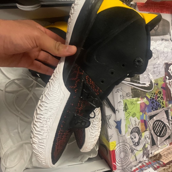 Kyrie 7 Rayguns, Size 10 - Picture 6 of 9